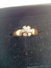 Zlatý prsten s diamanty; 2,28g, 57mm - 4