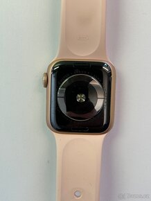 Apple Watch Series 5, 40 mm, pink, hliník - 4