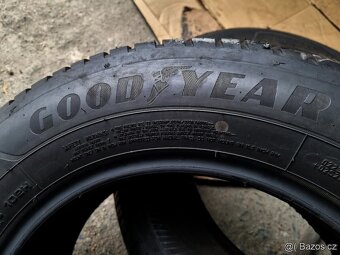 Zimní/celoroční pneumatiky Goodyear 215/65 R16 102H - 4