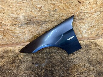 LEVÝ PŘEDNÍ BLATNÍK BMW E90/91 SPARKLING GRAPHITE - 4