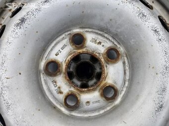 Kola 5x120 VW T5 zimní pneu. 215/65 R16 C/ ET 51. - 4
