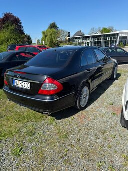 Mercedes-Benz Třídy E, 5.5 V8 E500, SUPERSTAV, MÁLO KM - 4