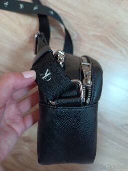 Kabelka Calvin Klein s popruhem - 4