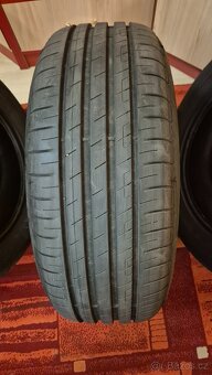Letní pneu. Goodyear Efficient grip 215/55R17 94V - 4