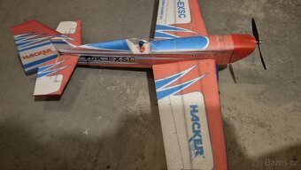 Rc letadlo extra 330 - 4