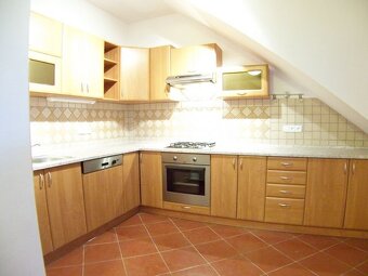 Byt 96 m2, 2 ložnice, velký obývák, 20 minut do Prahy - 4