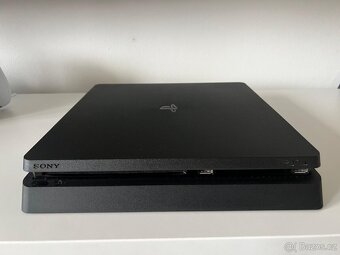 Playstation 4 Slim 1TB + Uncharted - 4