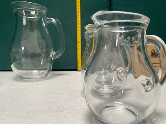 skleněného nádobí – poháry, džbány, mísy - 4