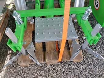 Prodám jednořádkový sazeč brambor zásobník 90kg - 4