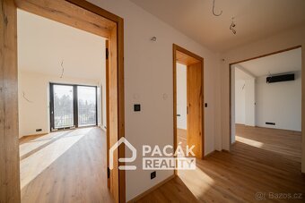 Prodej luxusního bytu v rodinném domu o dispozici 3+kk s cel - 4