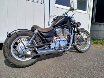 Suzuki VS 700 Intruder - 4
