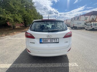 Hyundai i30, 1.6 GDI Bezin 88 KW Ojeté, 10/2016 - 4