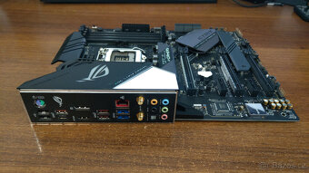 Asus ROG STRIX Z390-E GAMING - 4