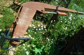 Čelní nakladač, výložník, hydraulické válce - 4