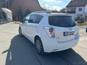 Toyota Verso 2,2 D-4D 110 KW r.v.2011 automat . - 4