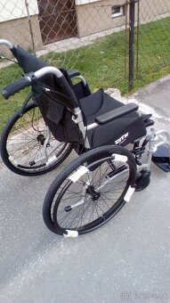 INVALIDNÍ VOZÍK-45CM-ODLEHČEN-Zadní brzdy-mohu zaslat po ČR - 4