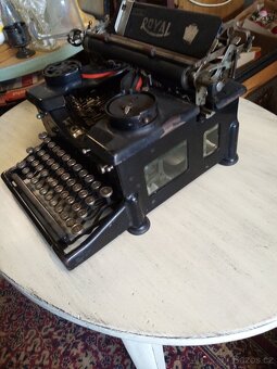 Starožitný psací stroj Royal - 4