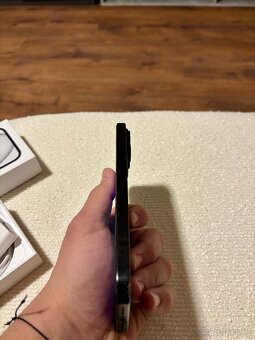 iPhone 15 Pro Max 256 GB - 4