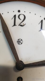 Prodám staré hodiny na pověšení(talíř). - 4