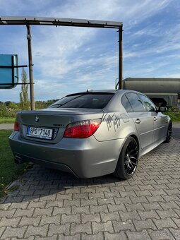 BMW 550i (E60) – V8, manuál, M-Paket - 4