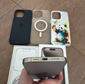 Apple iPhone 15 Pro Max 256GB Natural Titanium- top - 4