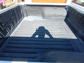 Nissan Navara Double-cab 2,5 TDI 4x4 - 4