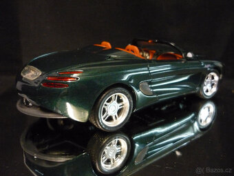 Mustang Mach III zelený Maisto 1/18 - 4