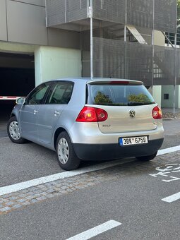 Volkswagen Golf V 1.6 - 4