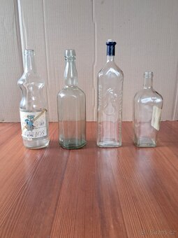 staré lahve od alkoholu - 4
