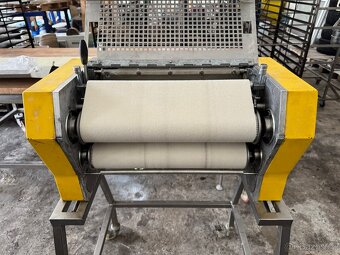 Stroj na rohlíky Rollomat R1 - 4