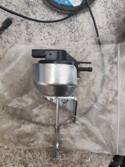 Podtlaková regulace turba VW ŠKODA 2.0TDI 04L 198 716 - 4