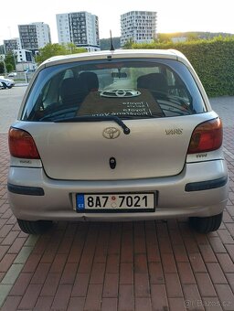 Toyota Yaris 1.0 VVTI - 4