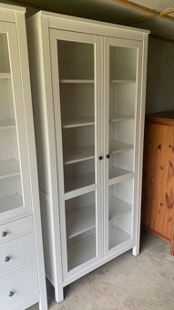 Ikea Hemnes široká vitrína knihovna masiv bílé mořidlo - 4