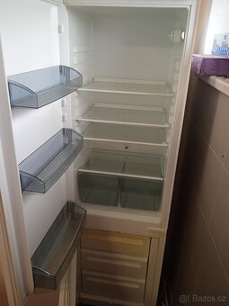 Prodám vestavěnou ledničku s mrazákem - 4