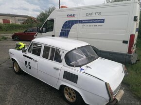 závodní rally Škoda - 4