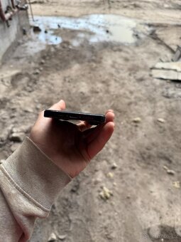 iPhone 16 - 4