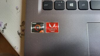 Malý, lehký a přenosný ntb AMD - 4