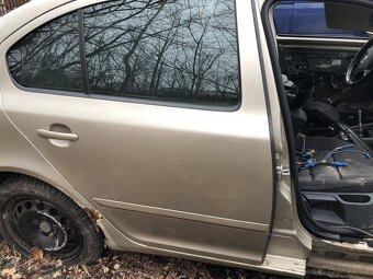Škoda Octavie 2 , zlata barva , náhradní dily - 4