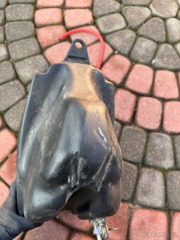 nádrž kohoutek palivová nádrž honda cr 125 / 250 r 00-01 - 4