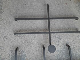 Funkcionalistická mříž na vstupní dveře a na malé okno - 4