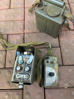 Stará vojenská akumlátorová svítílna - 4