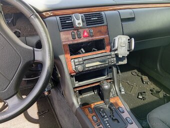 Mercedes E280 - 4