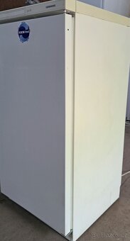 Lednice s mrazákem Liebherr Glass line. - 4