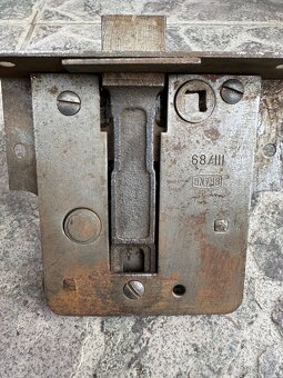 Zámek a klika asi na Praga V3S , T148 - 4