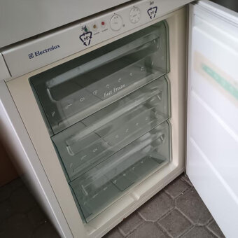 Lednice vestavná elektrolux - 4