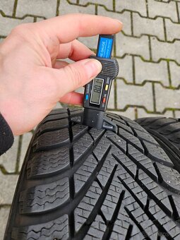 Zimní Pirelli 195/65/15 - 90% - 4