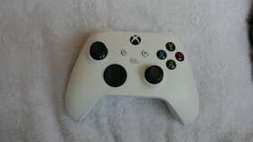 Xbox One X 1 TB /1X JOYSTICK - 4