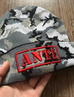 Zimní čepice Rihanna Anti - 4