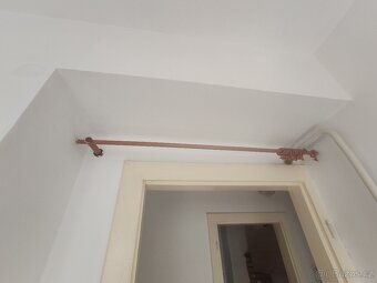 Dřevěné garnýže, tyče na záclony a závěsy - 4