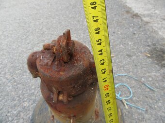 Nabízím starou industriální lampu. Poškozený smalt. Na 6 fot - 4